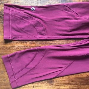 Lululemon maroon Run inspire crop size 6
